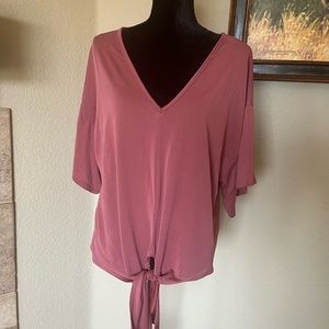 LAVENDER FIELD Mauve Tie front v-neck shirt! Size L